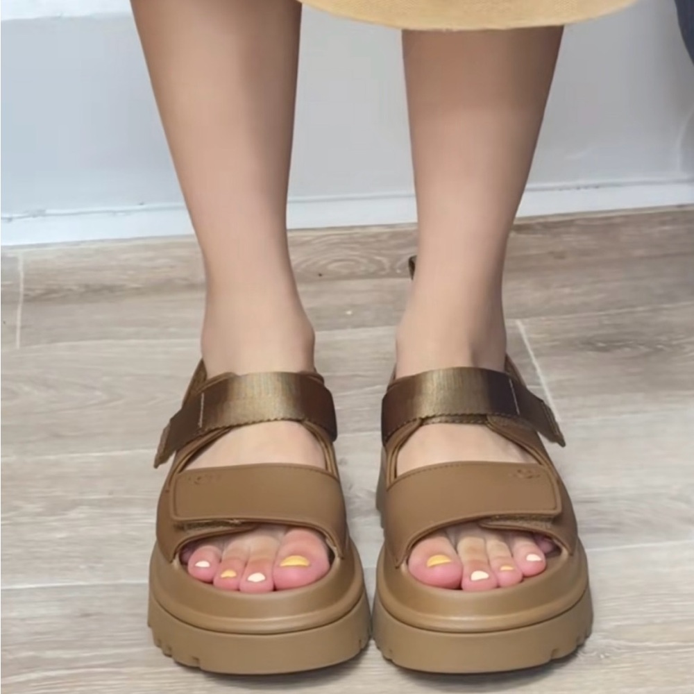 UGG Goldenglow Platform Sandals in Bison Brown Size US 7